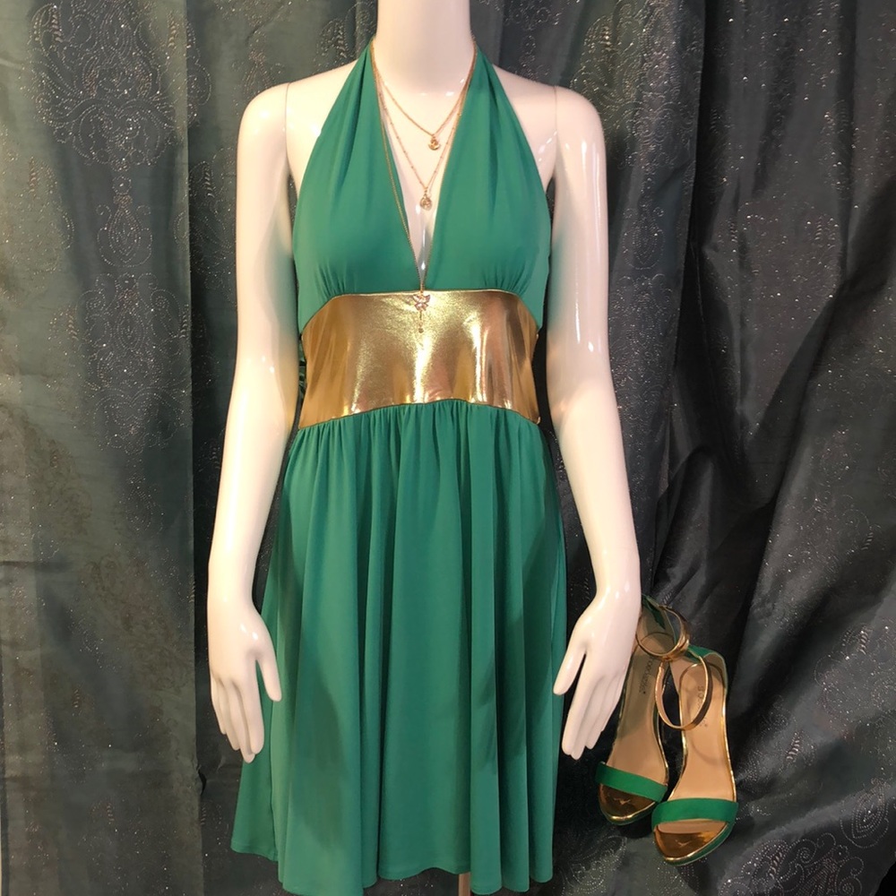 Buy the outfit! Green and Gold!